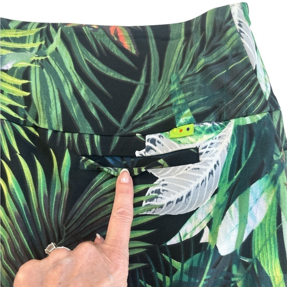 Swing Control Women’s Tropical Print Golf Skort - Picture 9 of 11